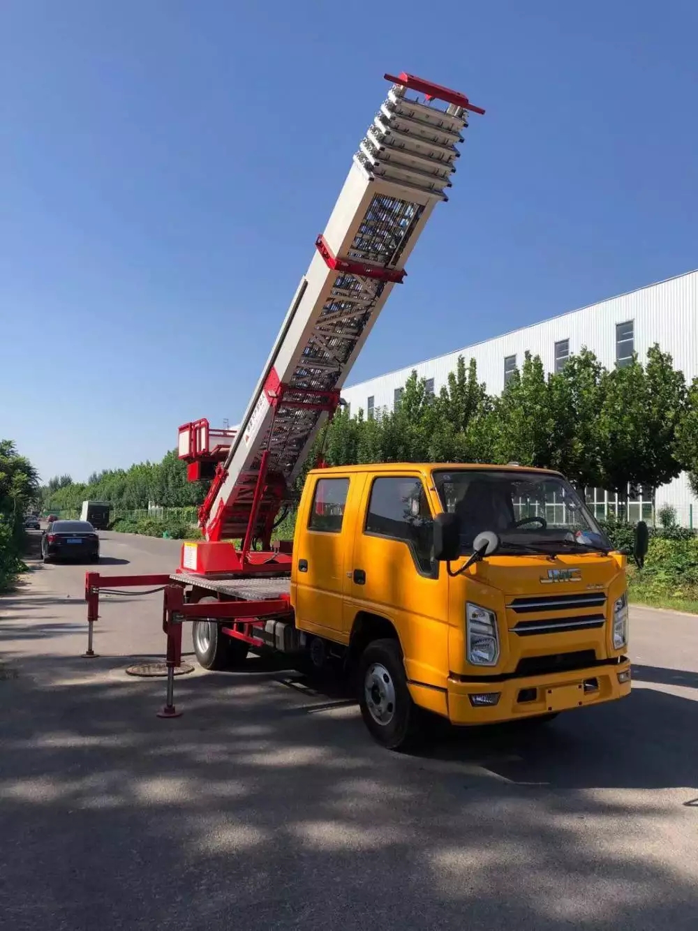 徐水县附近的云梯车出租服务：轻松解决高空作业需求