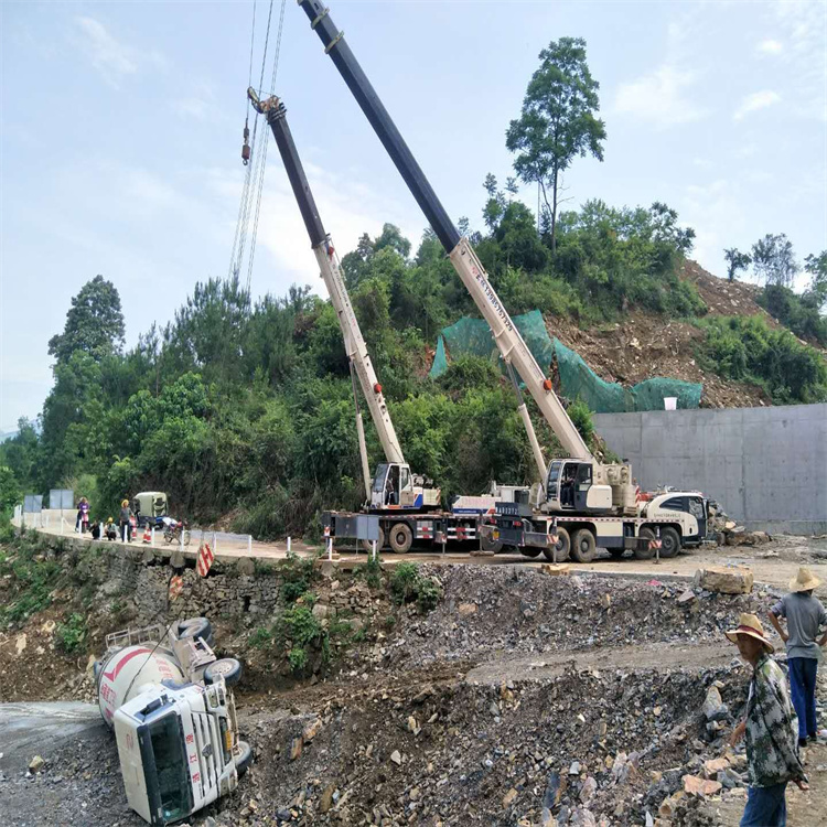 徐水县汽车掉沟里叫吊车救援要多少钱